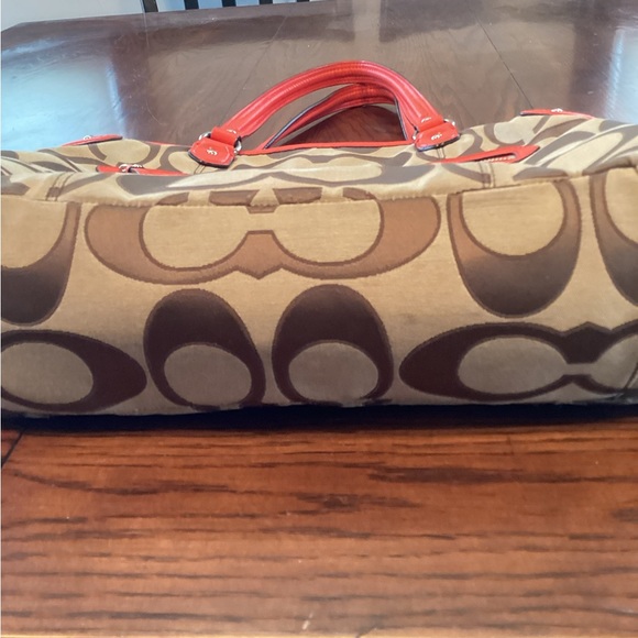 Coach Signature Emma Tote - Picture 4 of 16